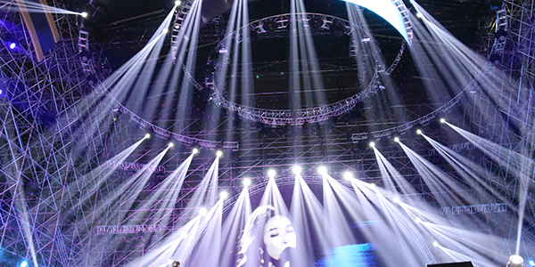 北京客户定制圆形造型灯光架，打造炫丽舞台！
